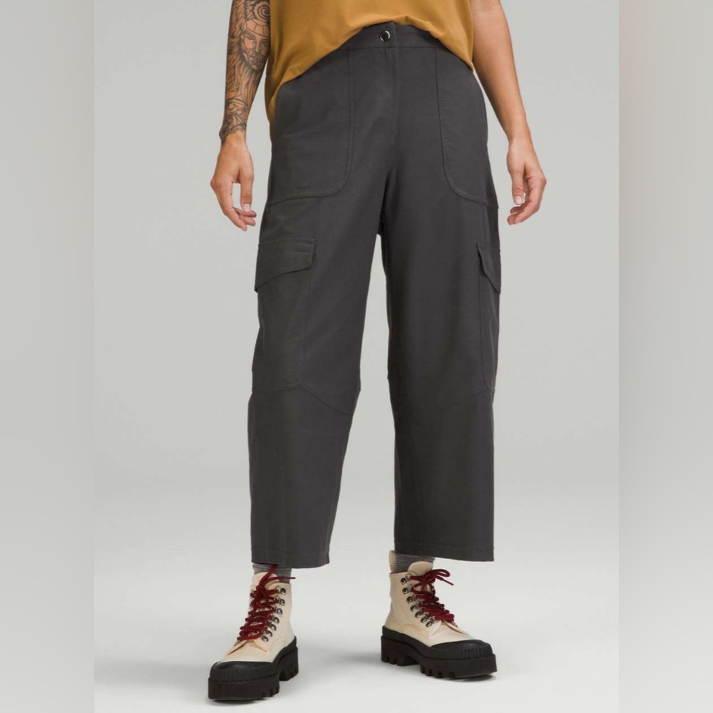 Lululemon Light Utilitech Cargo Pocket High-Rise Crop -Graphite Grey